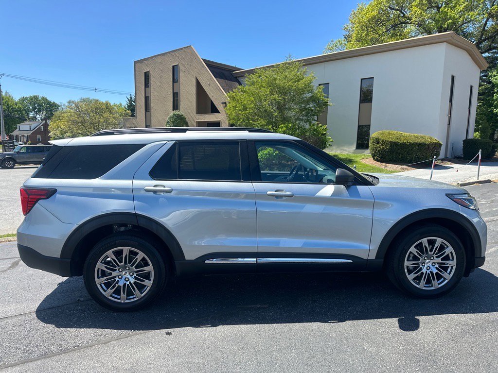 New 2025 Ford Explorer Active w/ Active Comfort Package image 6