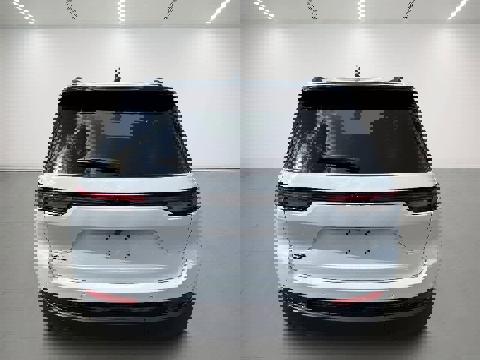 Used 2025 Jeep Grand Cherokee Altitude AWD/4WD image 5