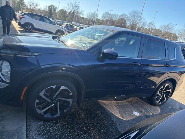 Used 2024 Mitsubishi Outlander FWD image 28