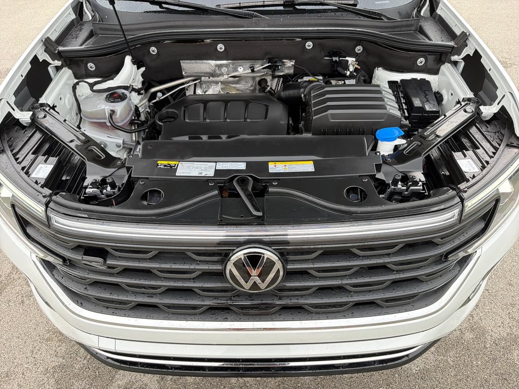 Certified 2024 Volkswagen Atlas Cross Sport SEL R-Line AWD/4WD image 31