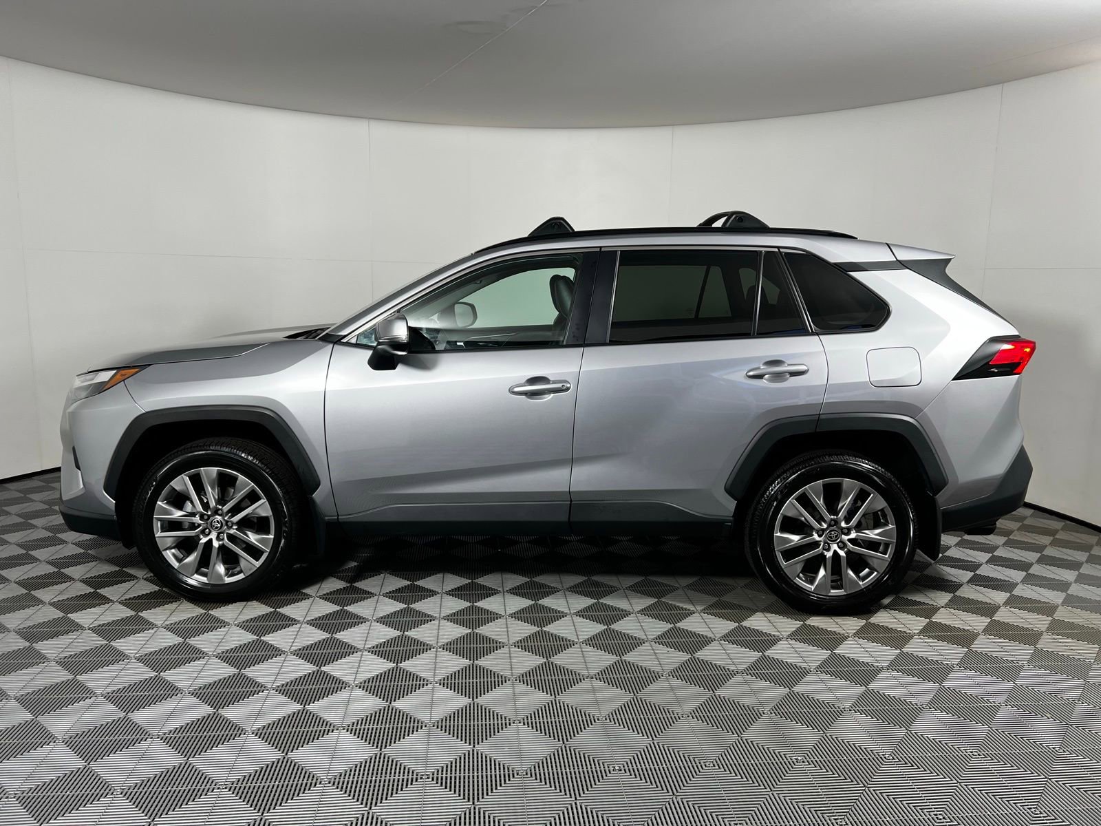 Certified 2022 Toyota RAV4 XLE Premium image 8