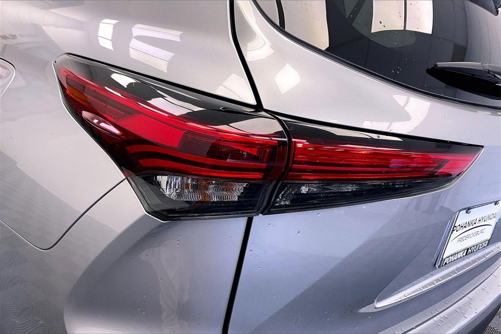 Used 2022 Toyota Highlander L image 20