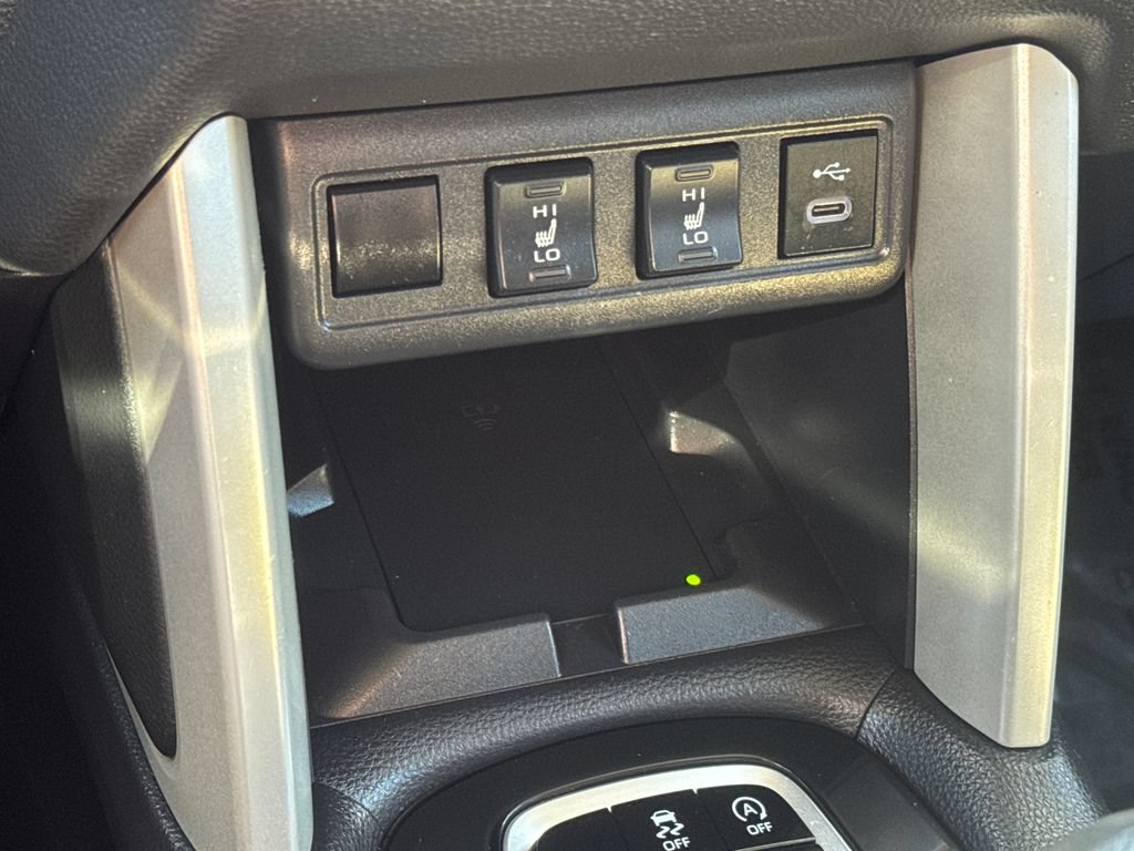 Used 2025 Toyota Corolla Cross XLE FWD image 26