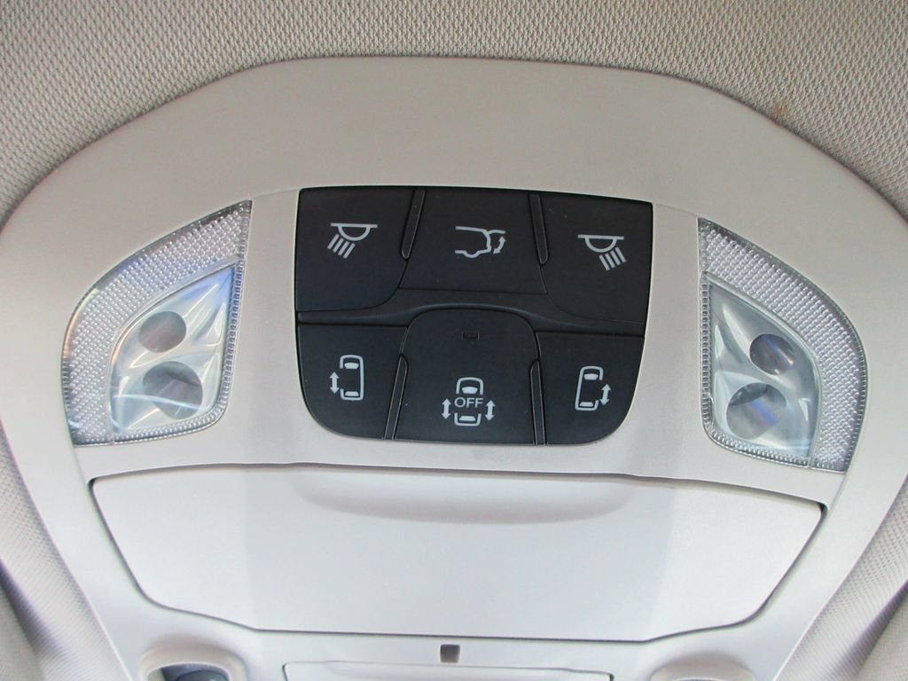Used 2020 Chrysler Pacifica Limited FWD image 34