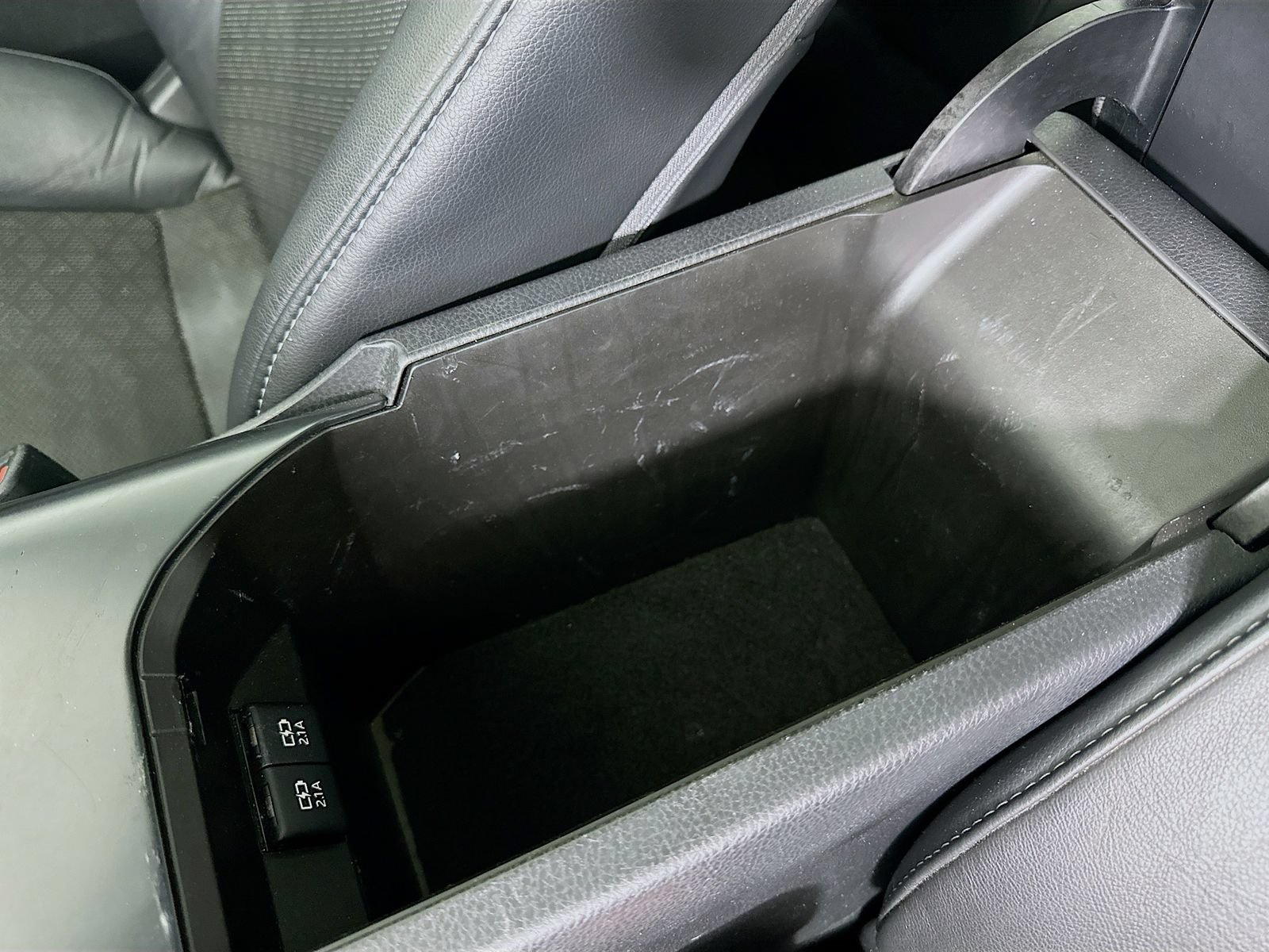 Used 2020 Toyota Camry XSE FWD image 27