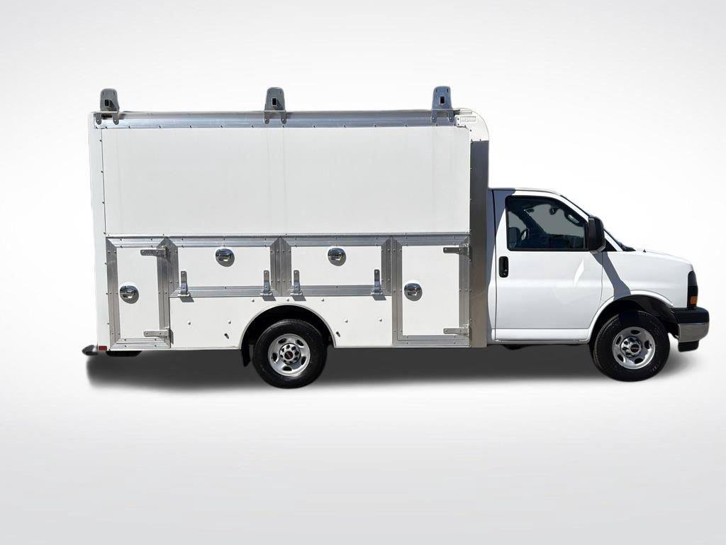 New 2026 GMC Savana 3500 w/ Power Convenience Package RWD image 7