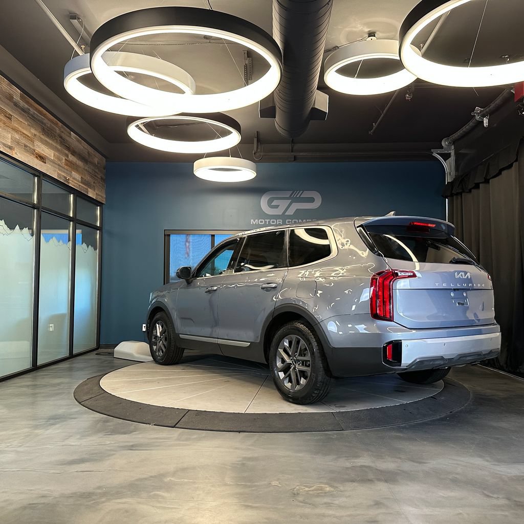 Used 2024 Kia Telluride LX AWD/4WD image 5