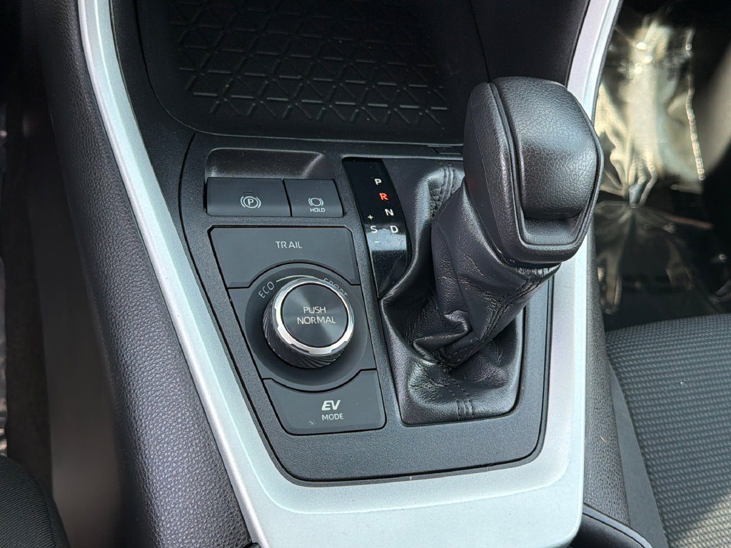 Used 2021 Toyota RAV4 LE AWD/4WD image 27