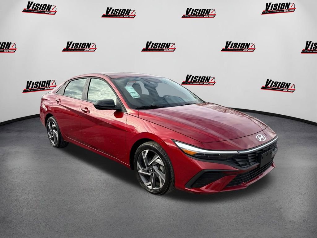 Used 2025 Hyundai Elantra Sport video 3
