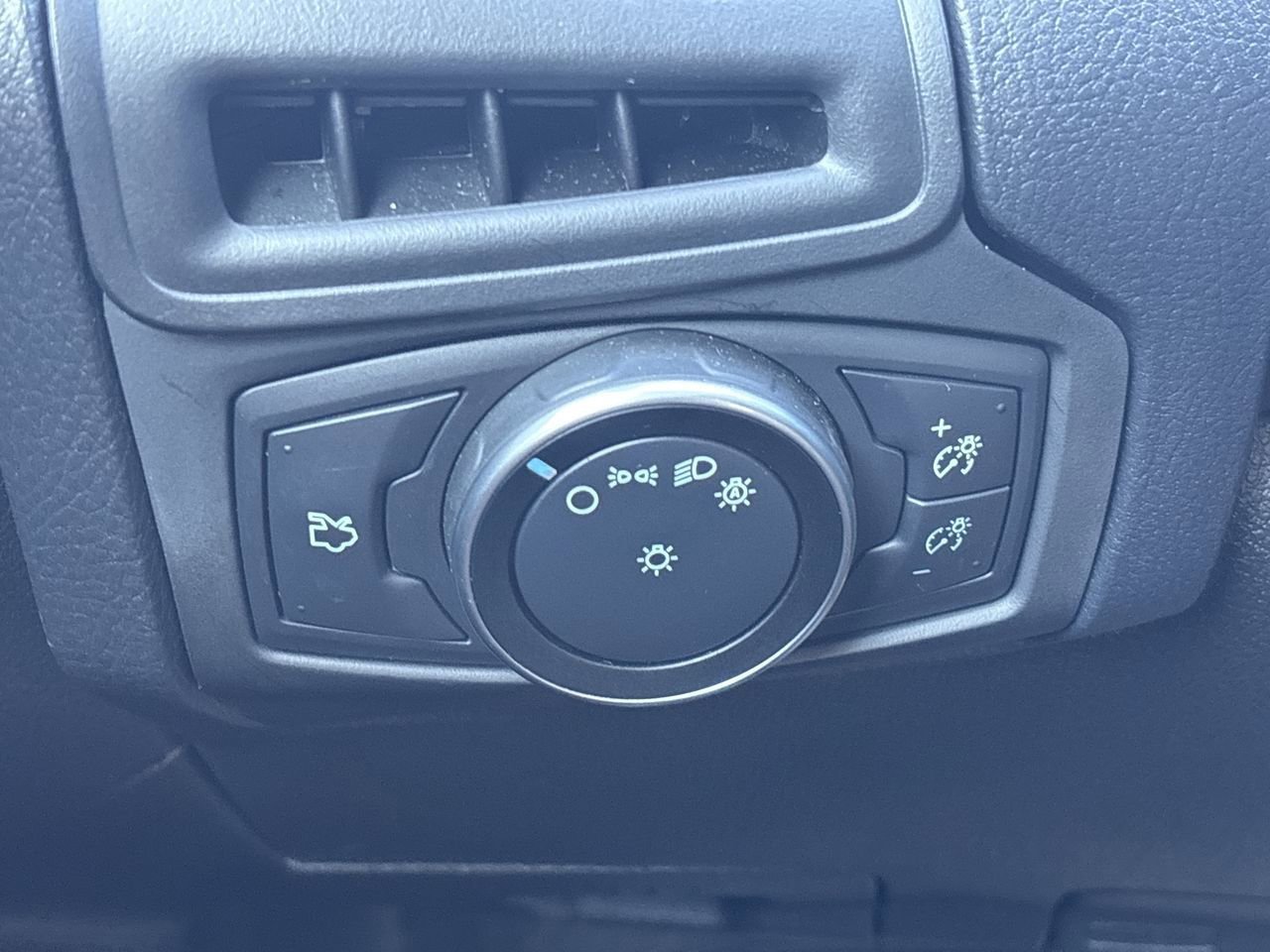 Used 2018 Ford Focus SE image 24