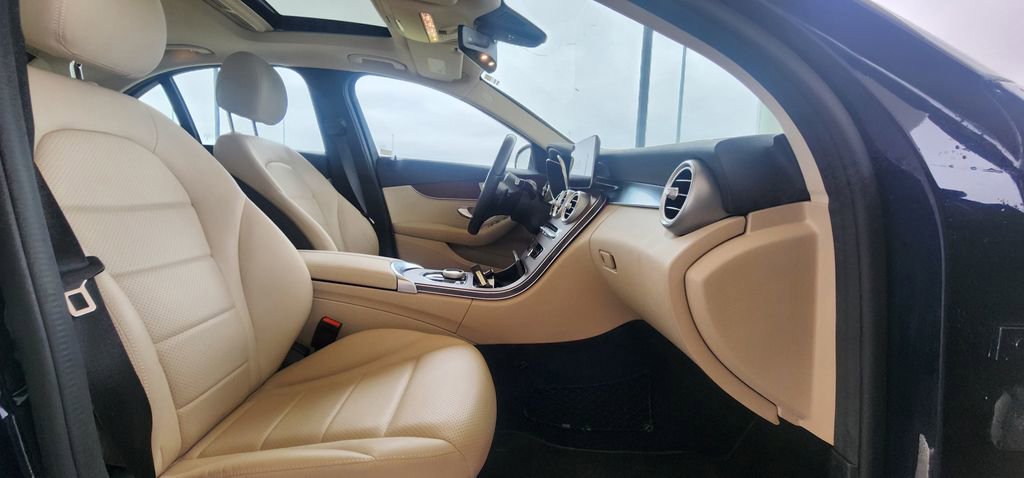 Used 2021 Mercedes-Benz C 300 Sedan image 31