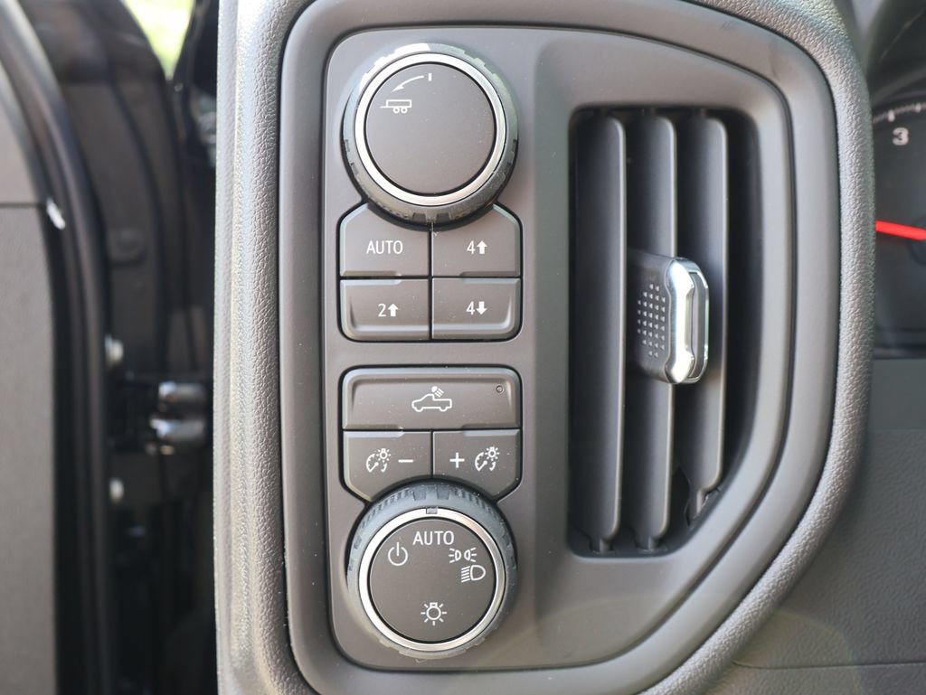 New 2026 Chevrolet Silverado 1500 Custom Trail Boss w/ Midnight Edition AWD/4WD image 11
