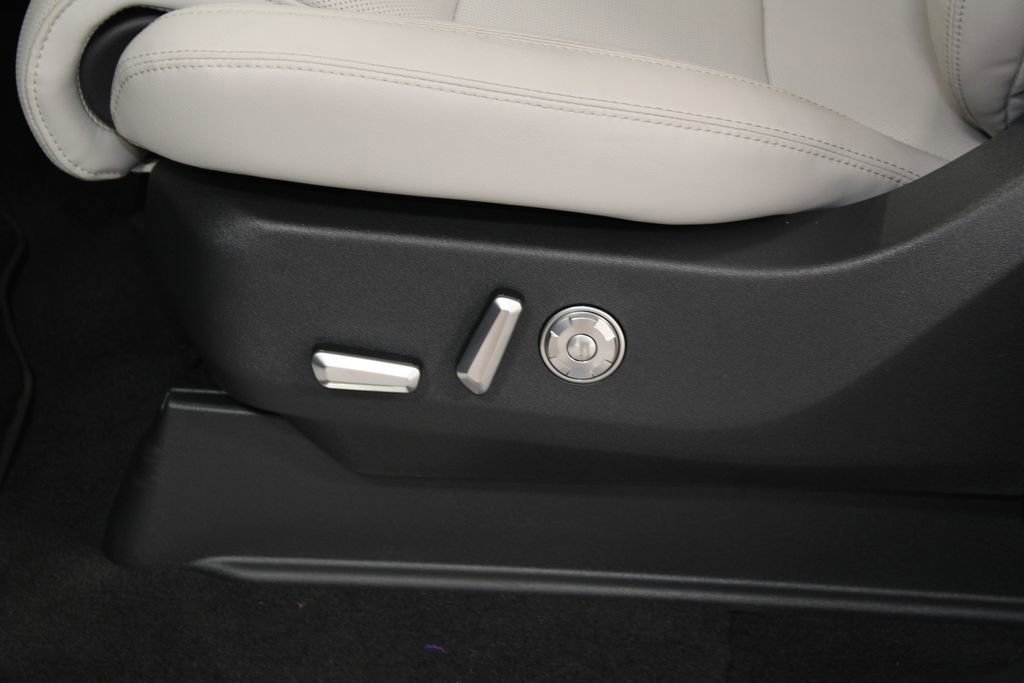 New 2025 Lincoln Navigator L Reserve image 25