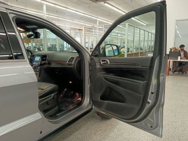 Used 2019 Jeep Grand Cherokee Limited AWD/4WD image 9