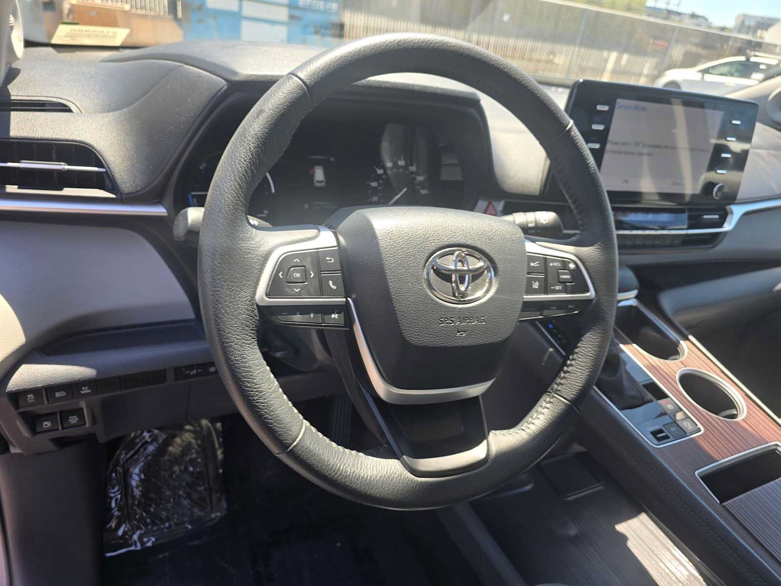 Used 2023 Toyota Sienna XLE w/ XLE Plus Package FWD image 26