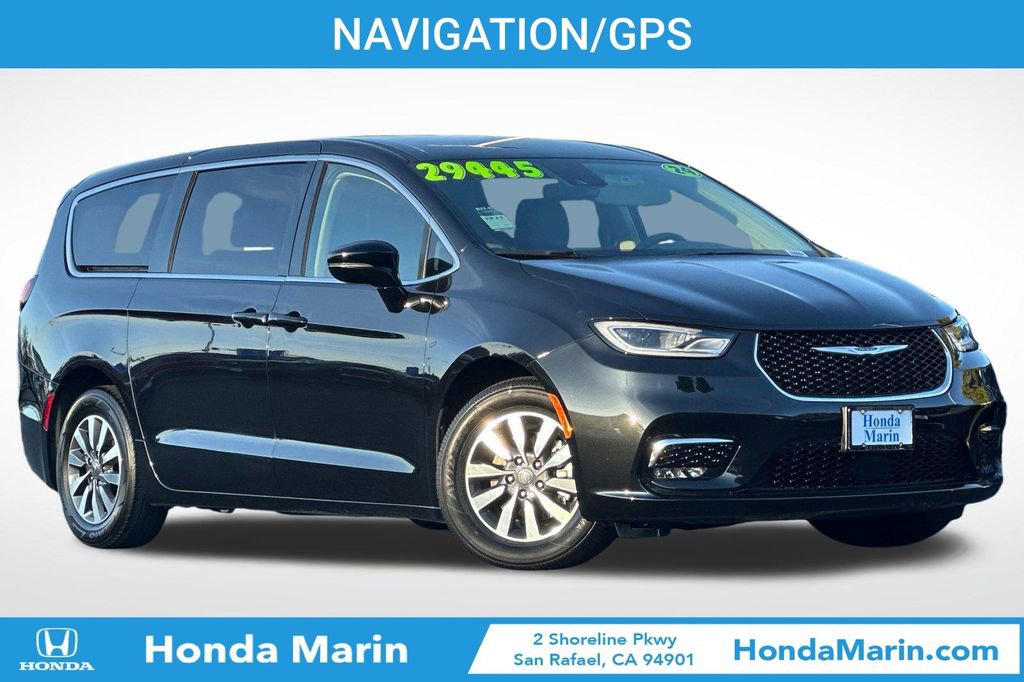 Used 2024 Chrysler Pacifica Select image 4