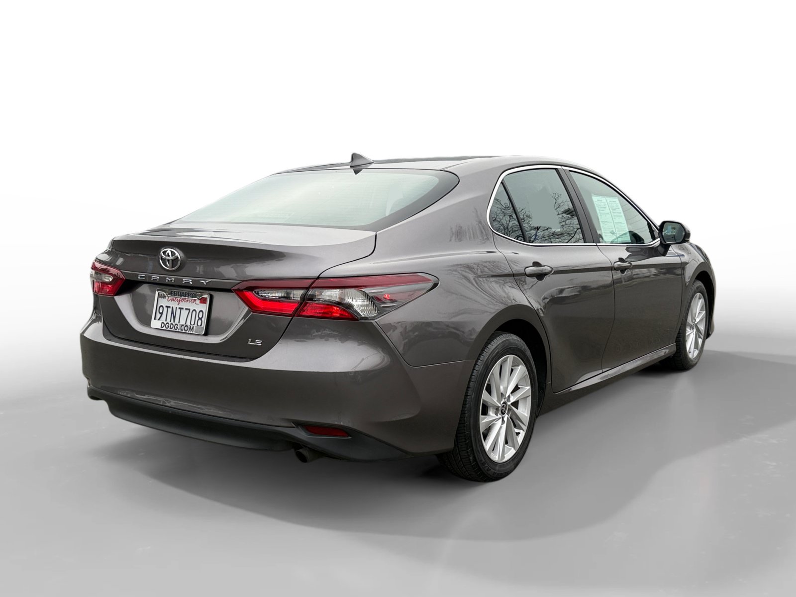 Used 2024 Toyota Camry LE FWD image 5