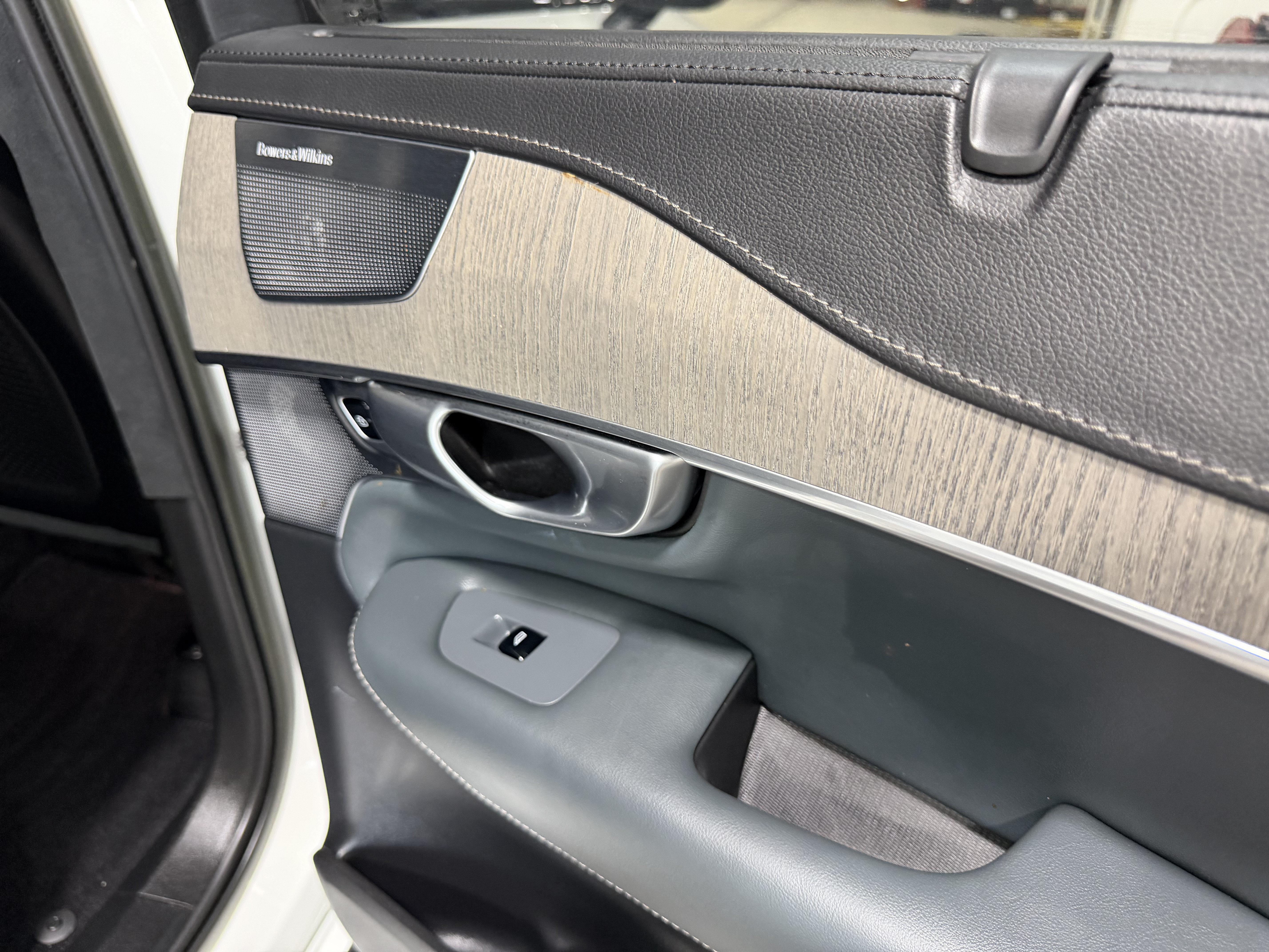 Used 2023 Volvo XC90 T8 Ultimate w/ Lounge Package AWD/4WD image 24