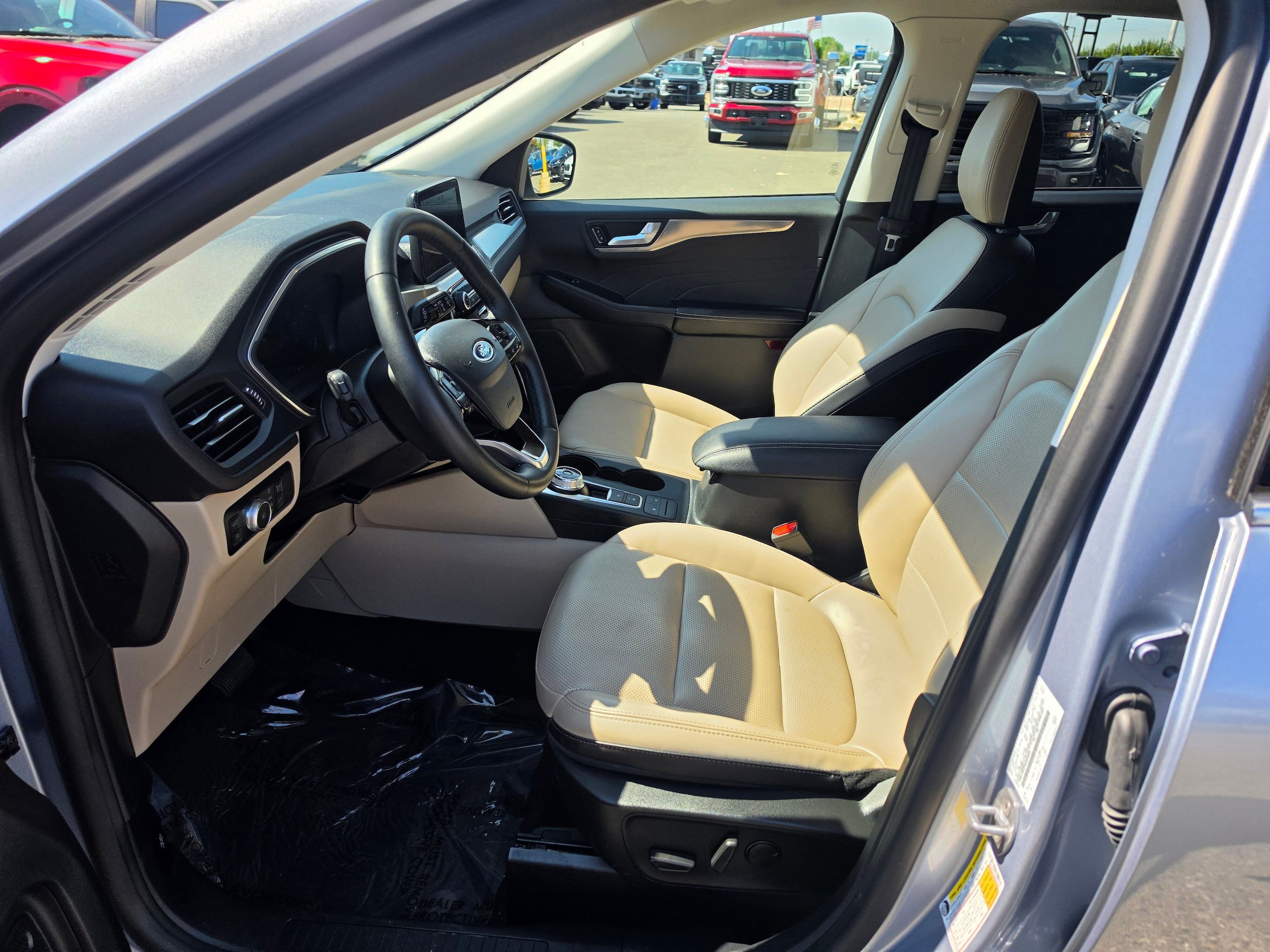 Certified 2022 Ford Escape Titanium AWD/4WD image 19