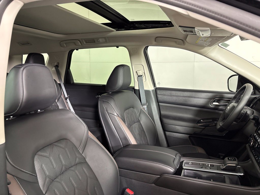 New 2026 Nissan Pathfinder Platinum w/ Cargo Package FWD image 8