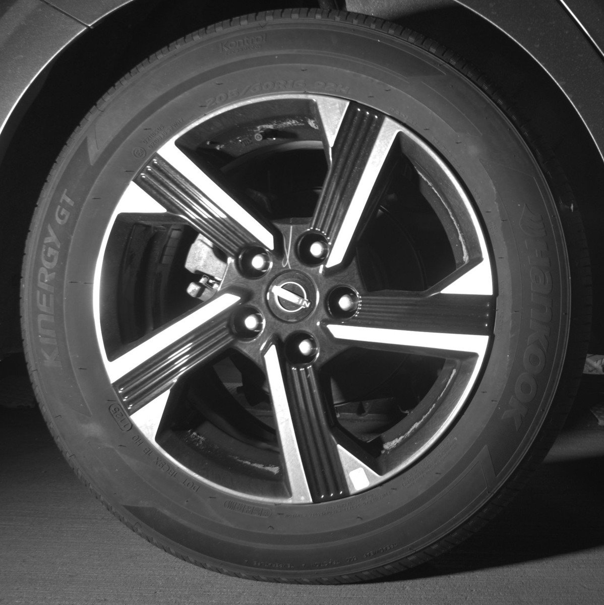 Used 2025 Nissan Sentra SV FWD image 15