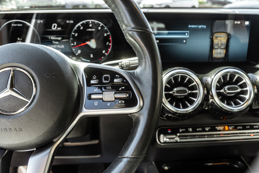 Used 2022 Mercedes-Benz GLB 250 4MATIC w/ Premium Package Lite image 19
