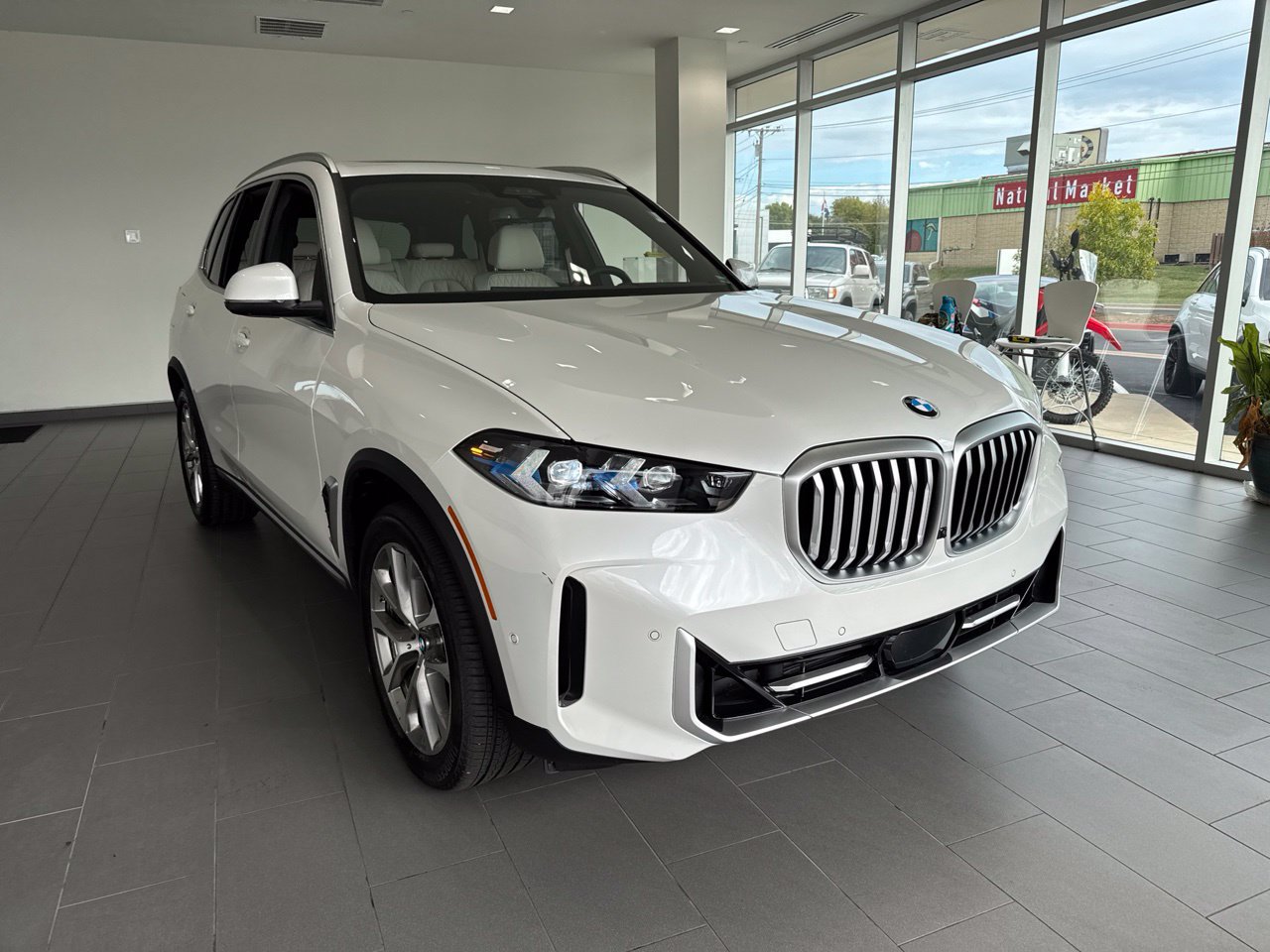 Used 2026 BMW X5 xDrive40i w/ Executive Package AWD/4WD image 2