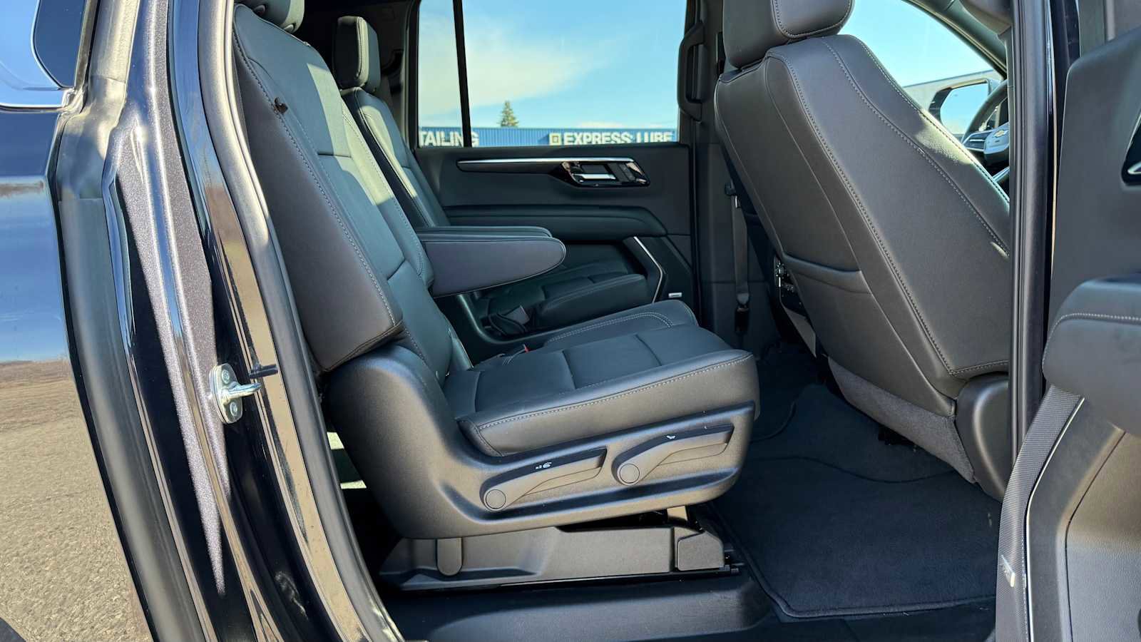 Used 2025 Chevrolet Suburban LT w/ Comfort Package image 12