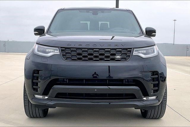 Used 2025 Land Rover Discovery Dynamic SE image 3