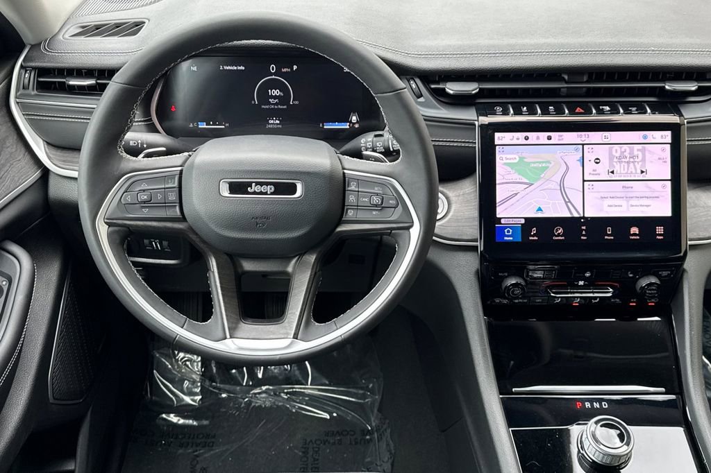 Used 2023 Jeep Grand Cherokee L Limited RWD image 17