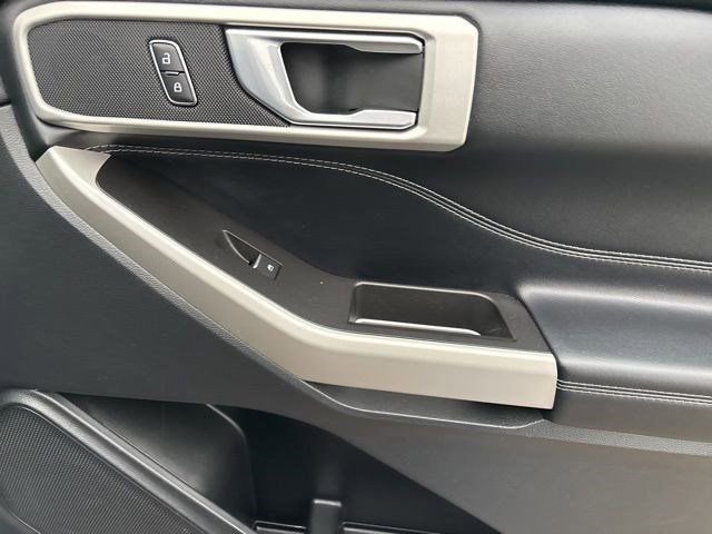 Used 2022 Ford Explorer XLT image 43