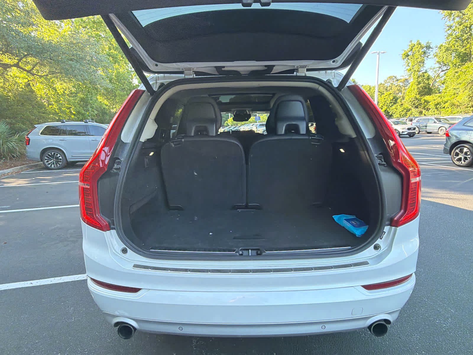 Used 2019 Volvo XC90 T5 Momentum w/ Multimedia Package AWD/4WD image 23