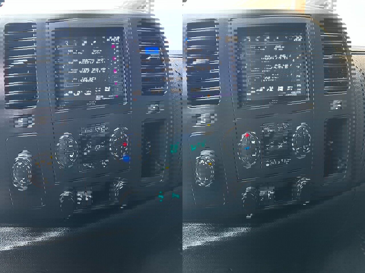 Used 2007 GMC Sierra 2500 SLE w/ Z71 Off-Road Package image 19