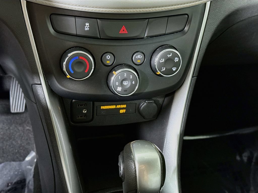 Used 2020 Chevrolet Trax LT w/ LT Convenience Package FWD image 8