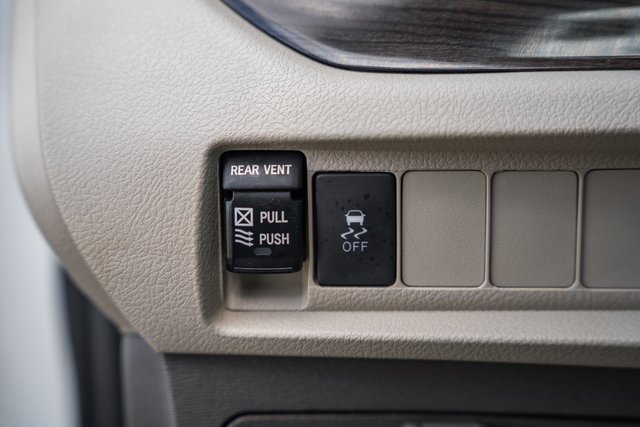 Used 2020 Toyota Sienna XLE image 39