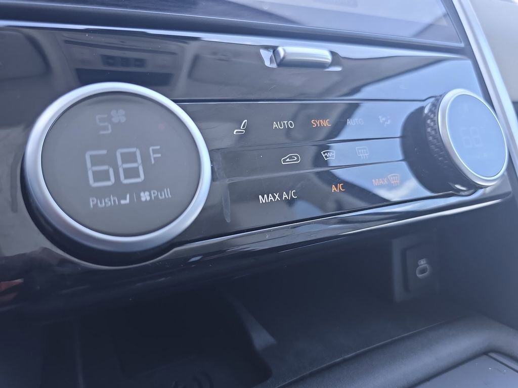 Used 2024 Land Rover Discovery S AWD/4WD image 25