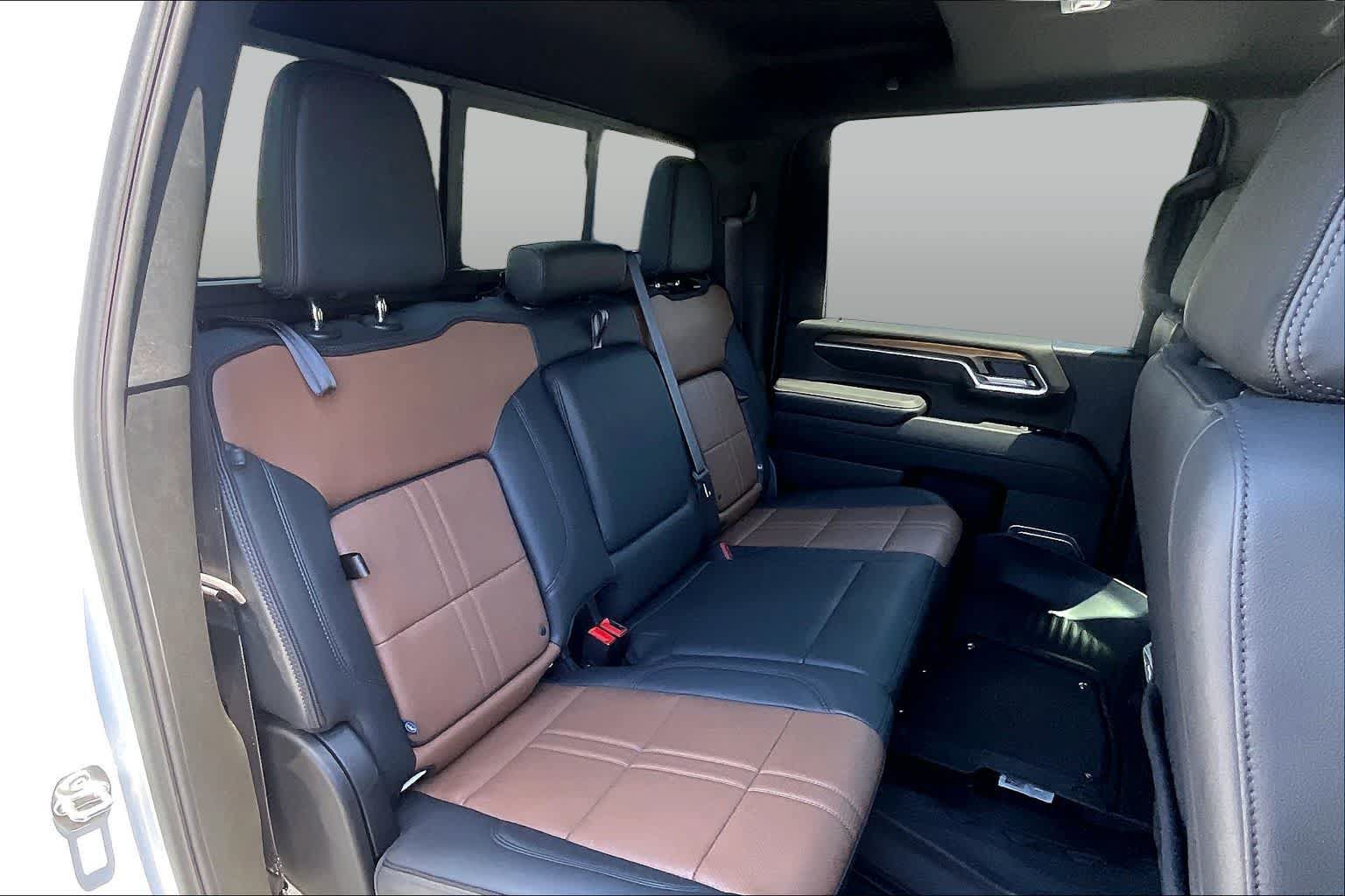 Used 2025 Chevrolet Silverado 2500 High Country w/ High Country Premium Package AWD/4WD image 26