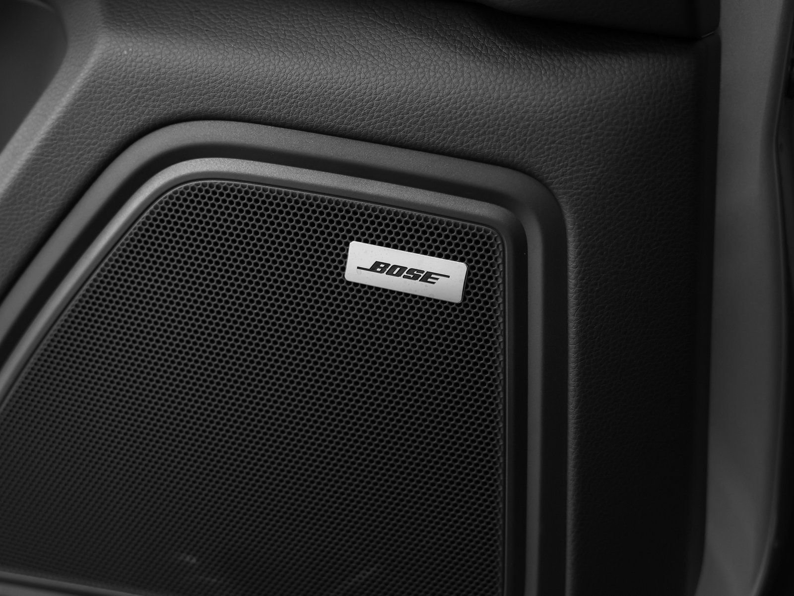 Certified 2025 Porsche Macan image 37