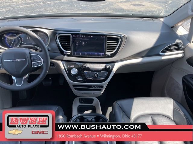 Used 2024 Chrysler Pacifica Touring-L FWD image 20