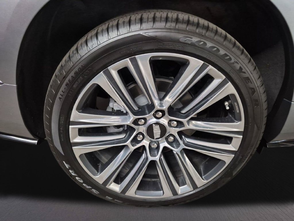 Certified 2026 Cadillac Vistiq Premium Luxury w/ LPO, Floor Liner Package AWD/4WD image 14