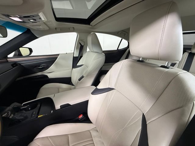 Certified 2025 Lexus ES 300h w/ Technology Package FWD image 5