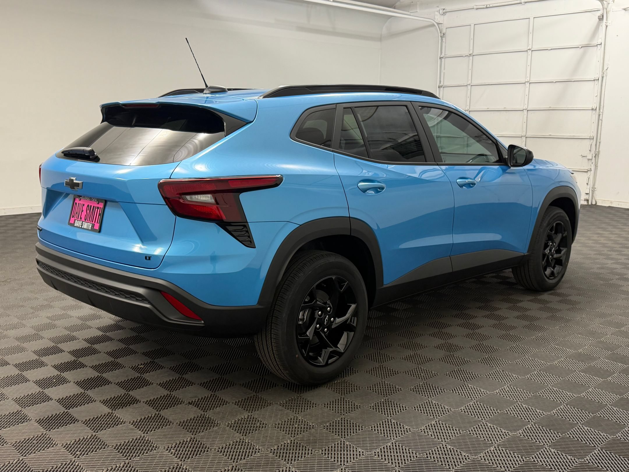 New 2026 Chevrolet Trax LT w/ Midnight Edition FWD image 9