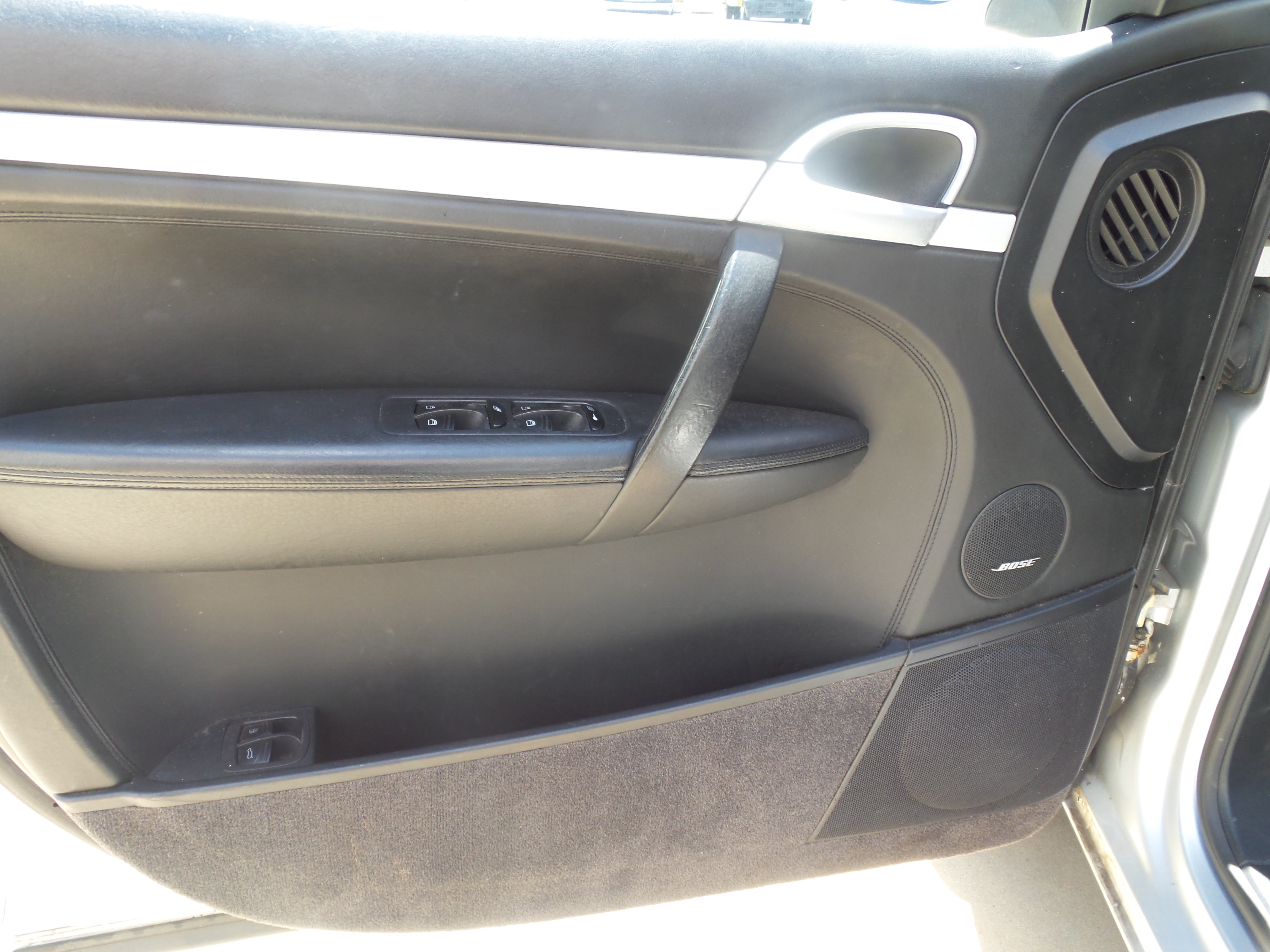 Used 2004 Porsche Cayenne Turbo AWD/4WD image 12