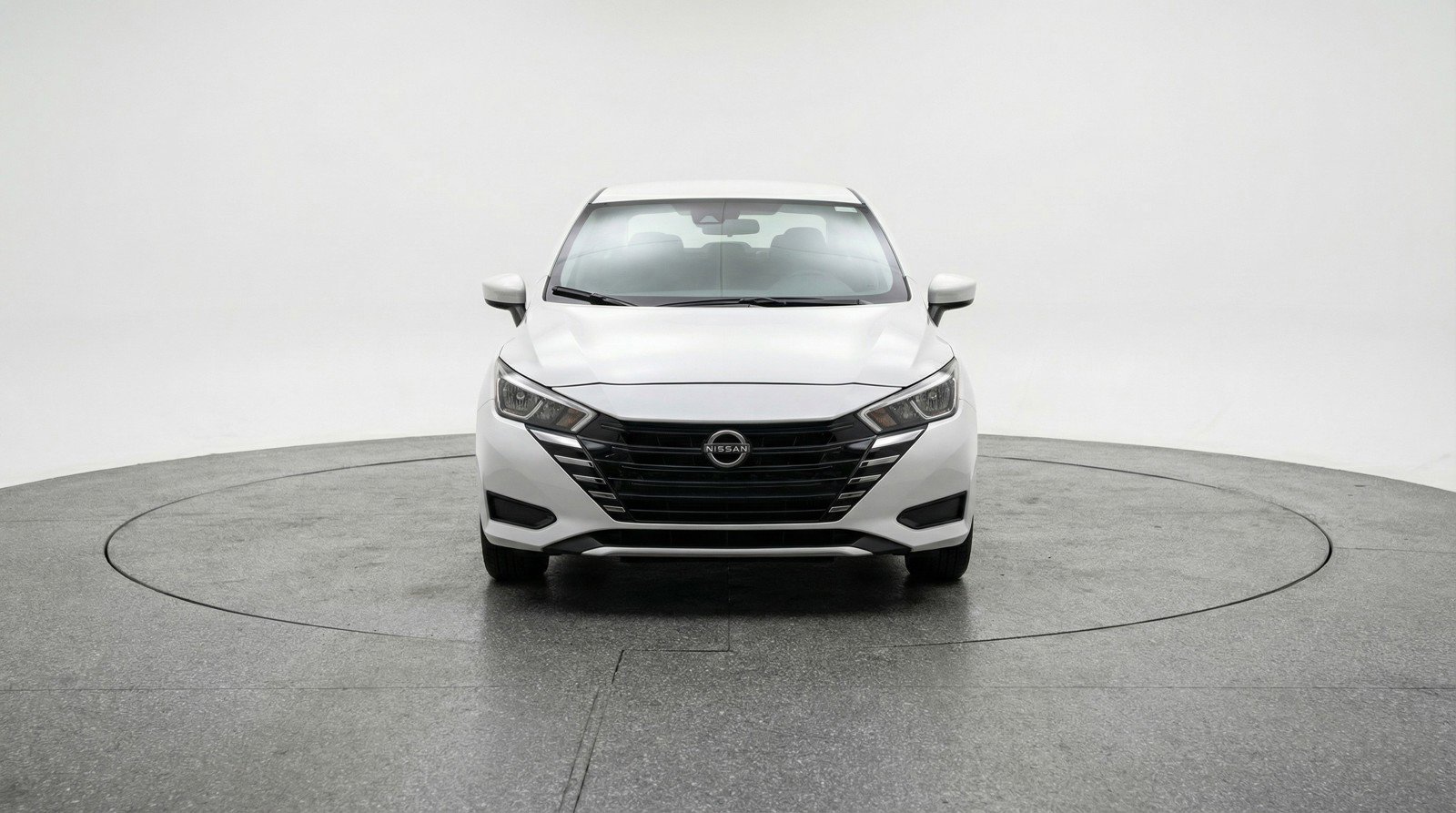 Used 2025 Nissan Versa SV image 2