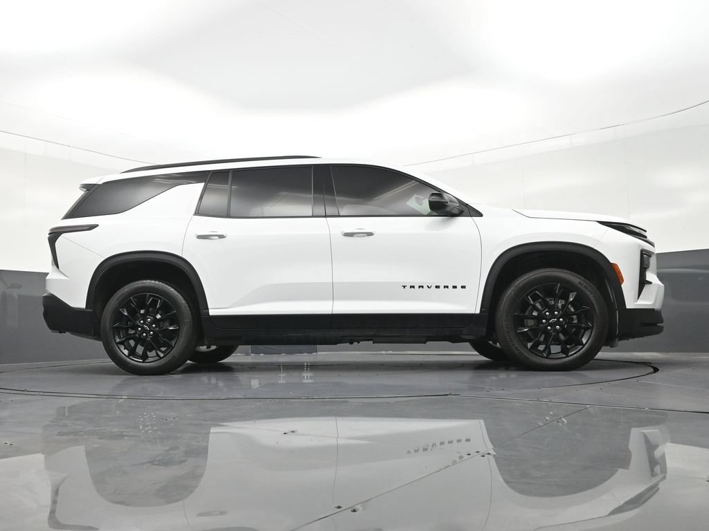 Used 2025 Chevrolet Traverse LT w/ Midnight/Sport Edition FWD image 29