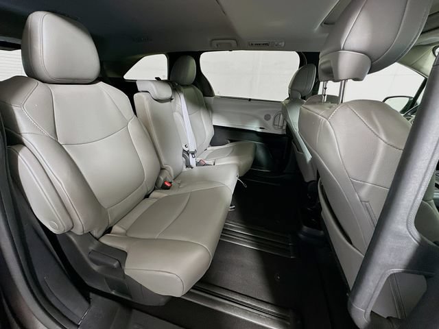 Certified 2025 Toyota Sienna XLE FWD image 28