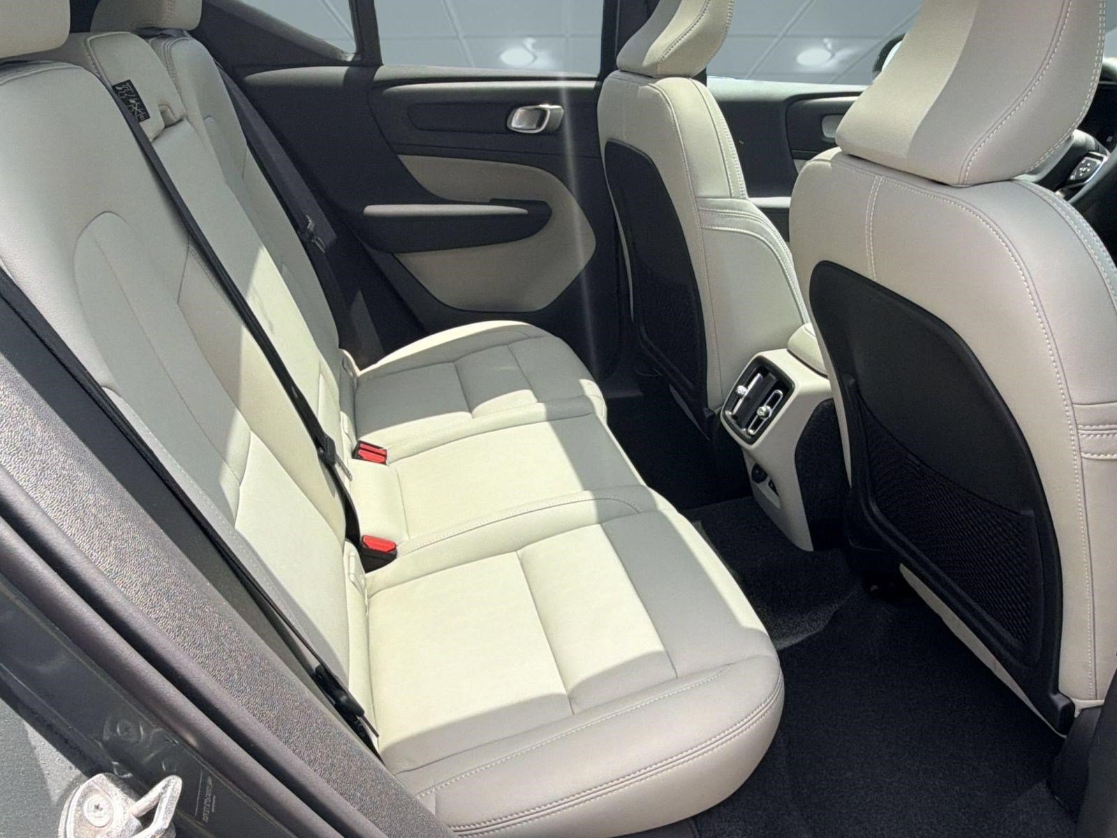 Certified 2026 Volvo XC40 B5 Plus AWD/4WD image 29