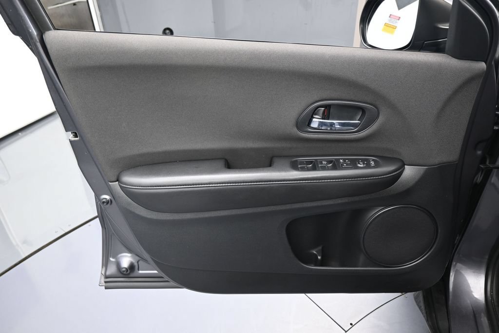 Used 2020 Honda HR-V LX image 12