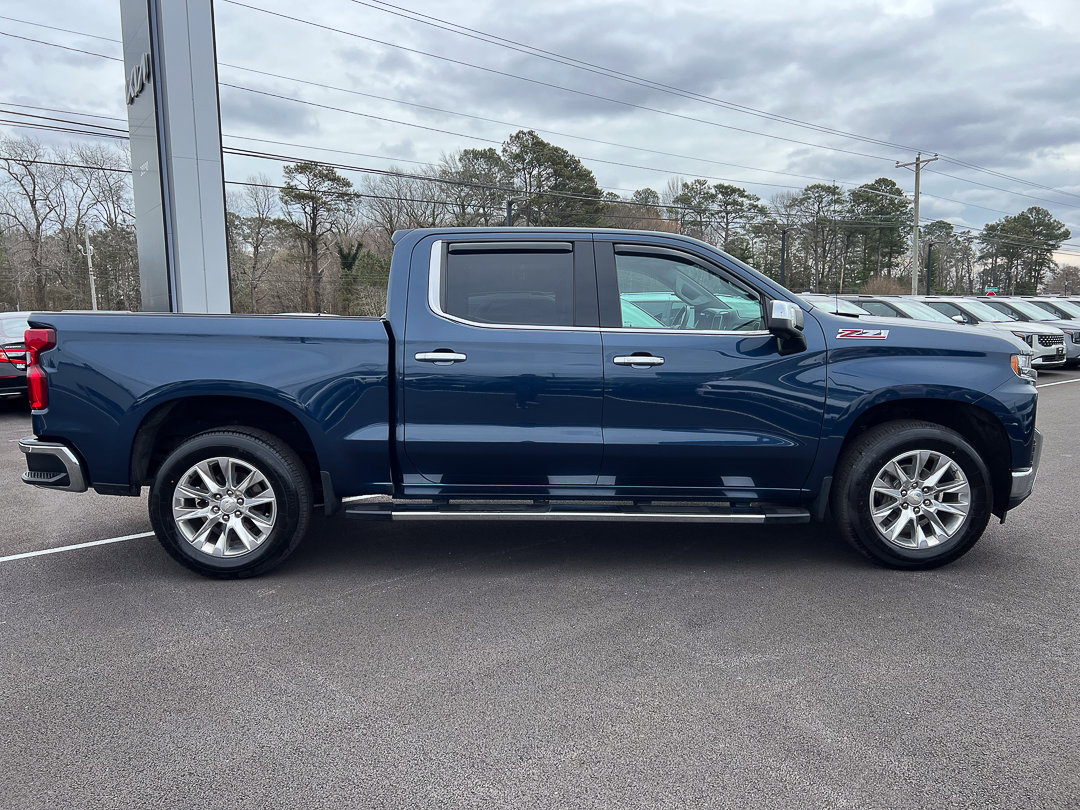 Used 2022 Chevrolet Silverado 1500 LTZ w/ LTZ Premium Package AWD/4WD image 9