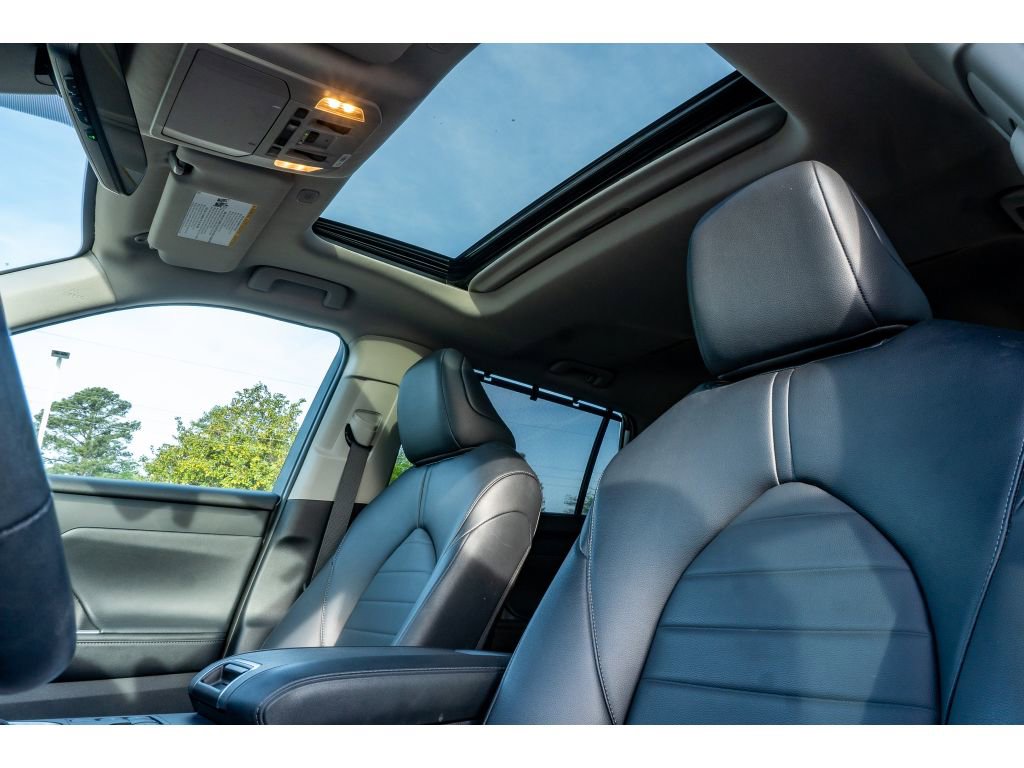 Used 2024 Toyota Highlander XLE FWD image 13